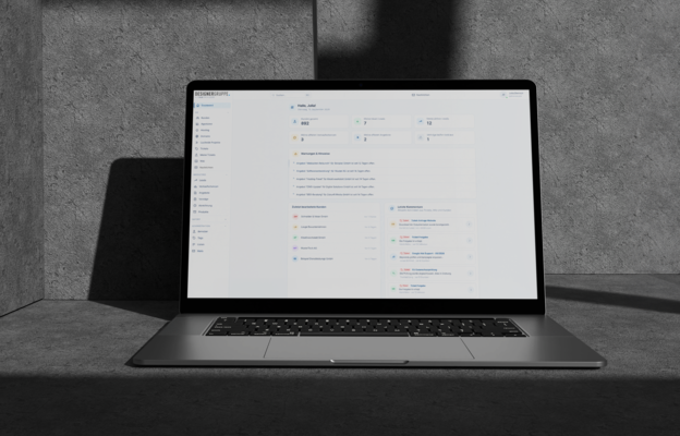 Laptop zeigt CRM Mockup